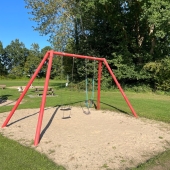 Bild vom Spielplatz anzeigen.