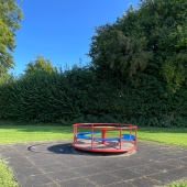 Bild vom Spielplatz anzeigen.