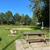 Bild vom Spielplatz anzeigen.