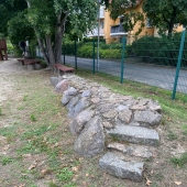 Bild vom Spielplatz anzeigen.