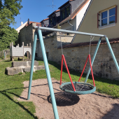 Bild vom Spielplatz anzeigen.