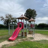 Bild vom Spielplatz anzeigen.