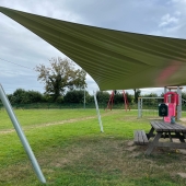 Bild vom Spielplatz anzeigen.