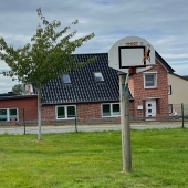 Bild vom Spielplatz anzeigen.