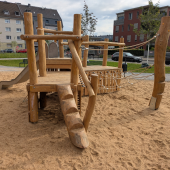 Bild vom Spielplatz anzeigen.