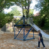 Bild vom Spielplatz anzeigen.