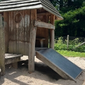 Bild vom Spielplatz anzeigen.
