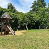 Bild vom Spielplatz anzeigen.