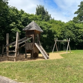 Bild vom Spielplatz anzeigen.