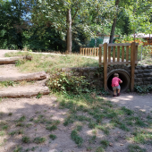 Bild vom Spielplatz anzeigen.