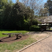 Bild vom Spielplatz anzeigen.
