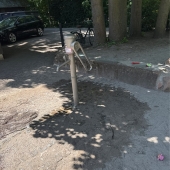 Bild vom Spielplatz anzeigen.