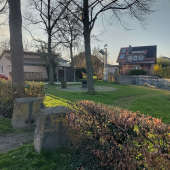 Bild vom Spielplatz anzeigen.