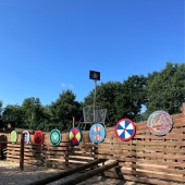Bild vom Spielplatz anzeigen.