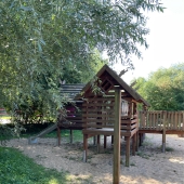 Bild vom Spielplatz anzeigen.