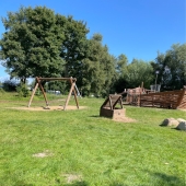 Bild vom Spielplatz anzeigen.