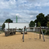 Bild vom Spielplatz anzeigen.