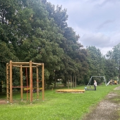 Bild vom Spielplatz anzeigen.