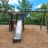 Bild vom Spielplatz anzeigen.