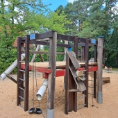 Bild vom Spielplatz anzeigen.