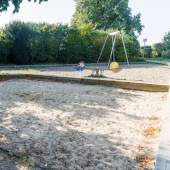 Bild vom Spielplatz anzeigen.