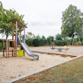 Bild vom Spielplatz anzeigen.