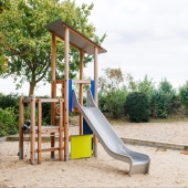 Bild vom Spielplatz anzeigen.