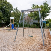 Bild vom Spielplatz anzeigen.
