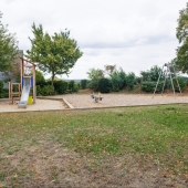 Bild vom Spielplatz anzeigen.