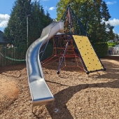 Bild vom Spielplatz anzeigen.
