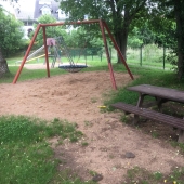 Bild vom Spielplatz anzeigen.