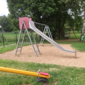 Bild vom Spielplatz anzeigen.