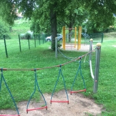 Bild vom Spielplatz anzeigen.