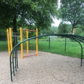 Bild vom Spielplatz anzeigen.