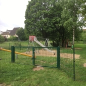 Bild vom Spielplatz anzeigen.