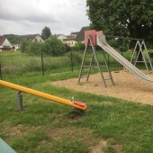 Bild vom Spielplatz anzeigen.
