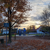 Bild vom Spielplatz anzeigen.