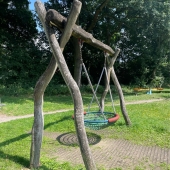 Bild vom Spielplatz anzeigen.