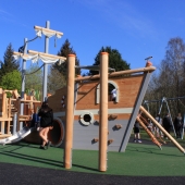 Bild vom Spielplatz anzeigen.