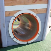 Bild vom Spielplatz anzeigen.
