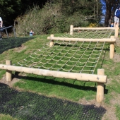 Bild vom Spielplatz anzeigen.