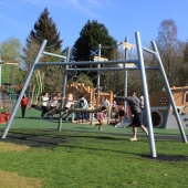 Bild vom Spielplatz anzeigen.