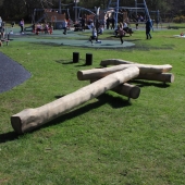 Bild vom Spielplatz anzeigen.