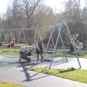 Bild vom Spielplatz anzeigen.