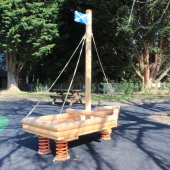 Bild vom Spielplatz anzeigen.