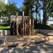 Bild vom Spielplatz anzeigen.
