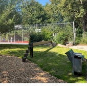 Bild vom Spielplatz anzeigen.