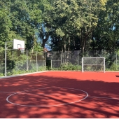 Bild vom Spielplatz anzeigen.