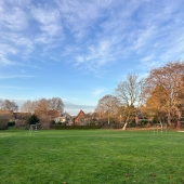 Bild vom Spielplatz anzeigen.
