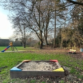 Bild vom Spielplatz anzeigen.